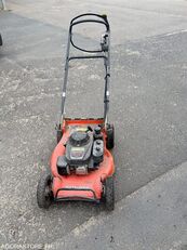 sekačka na tr&aacute;vu Kubota W821 - PRO