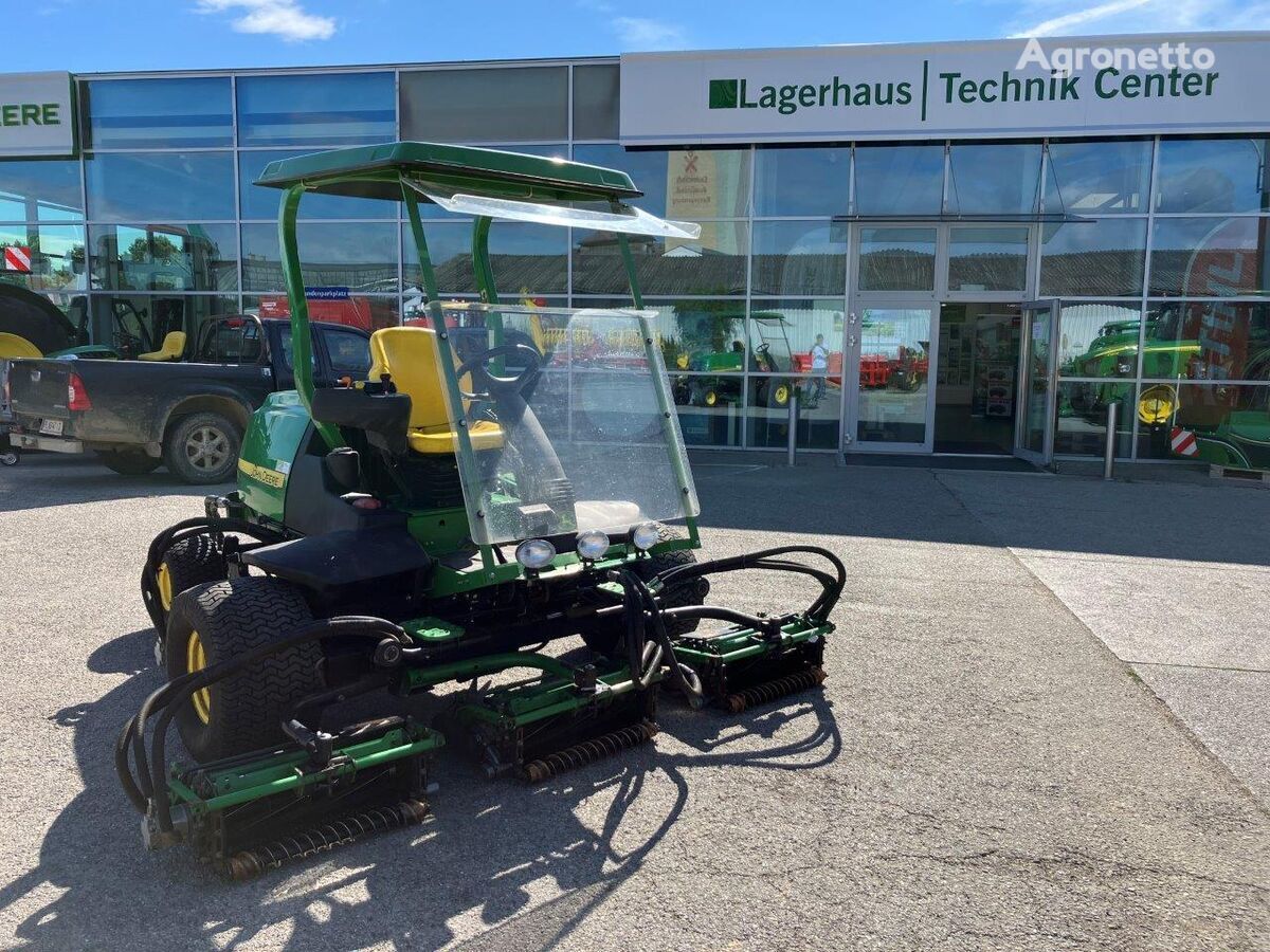 tracteur tondeuse John Deere 8700