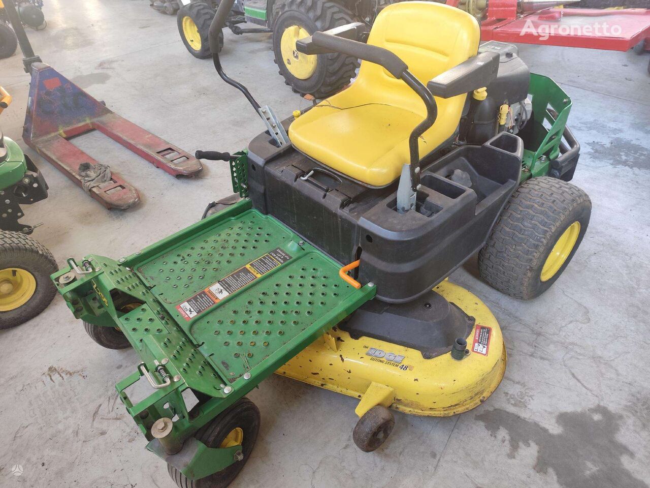 John Deere Z235 zālienu traktors