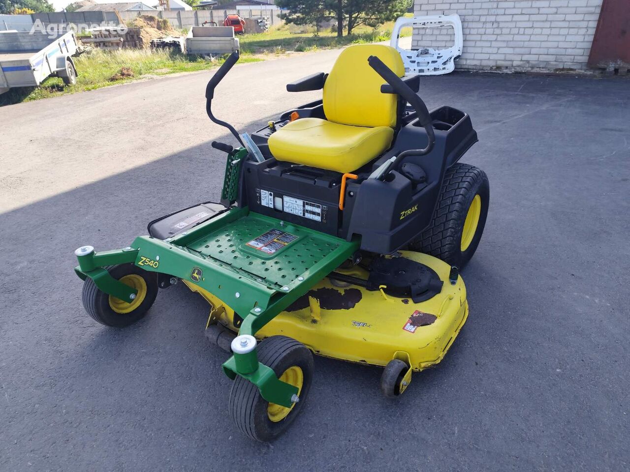 John Deere Z540 lawn tractor