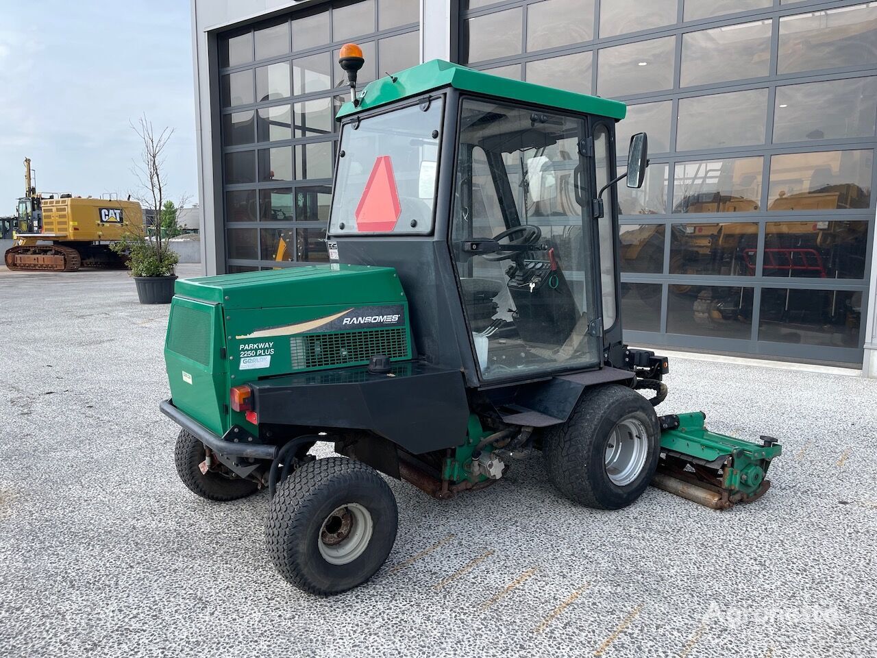 трактор газонокосилка Ransomes Parkway 2250 Plus