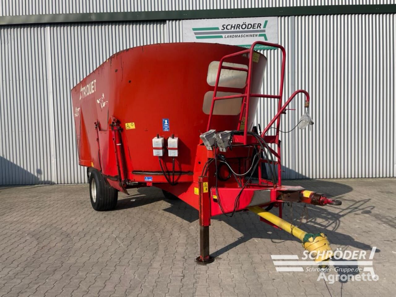 Trioliet SOLOMIX 2-2200 L feed mixer