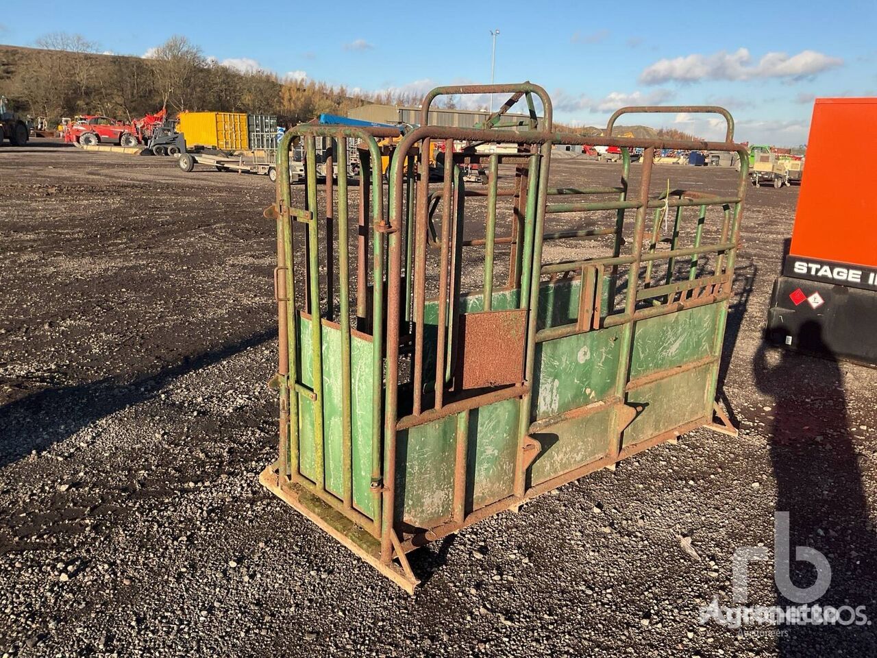 Crusher hoof care box