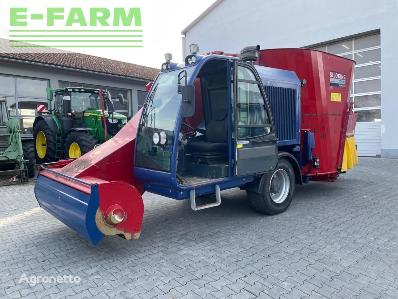 self propelled feed mixer