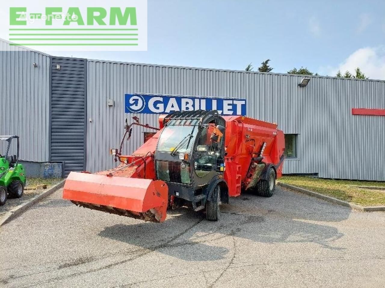 Kuhn sph 18 self propelled feed mixer