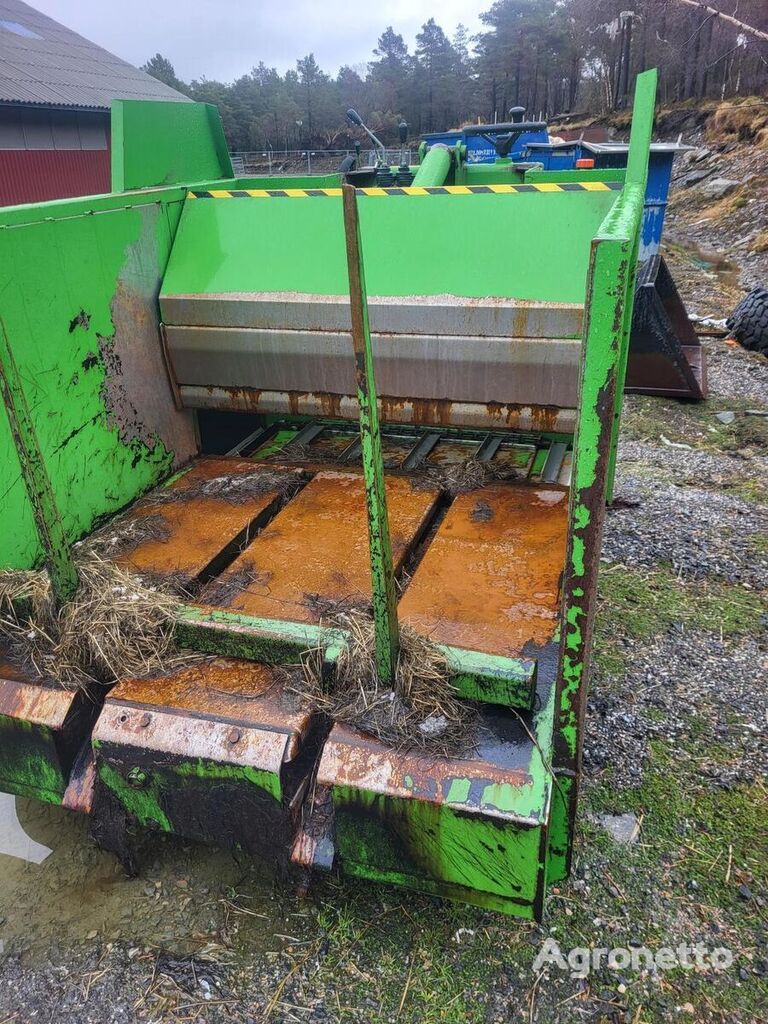 Varmolift forutlegger straw chopper