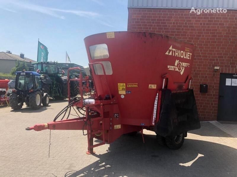 Trioliet Solomix 1-1000 vertical feed mixer