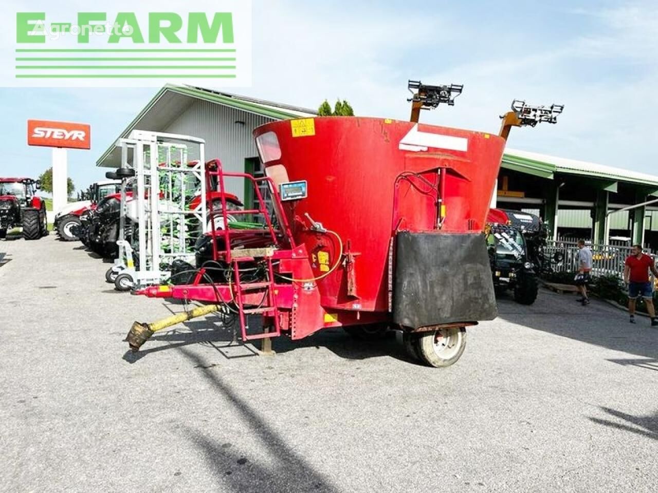 Trioliet solomix 1000  vertical feed mixer