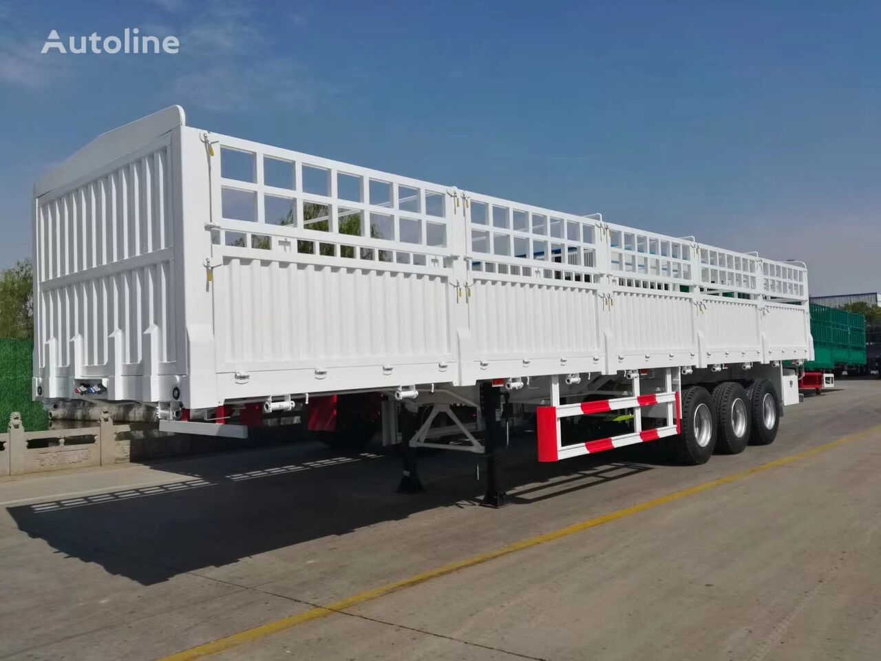 NEWSTAR New 3 axles 4 axles high fence trailer  semirremolque para transporte de ganado nuevo