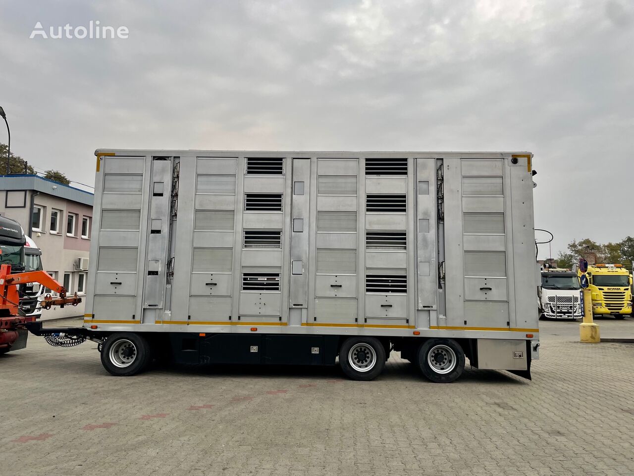 Menke-Janzen W0132 livestock trailer