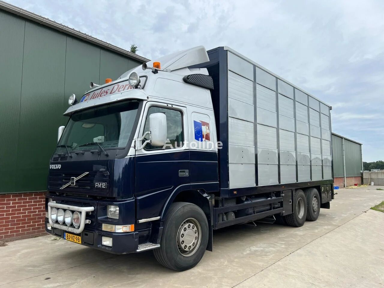 Volvo FM 12.380 6x2 livestock truck