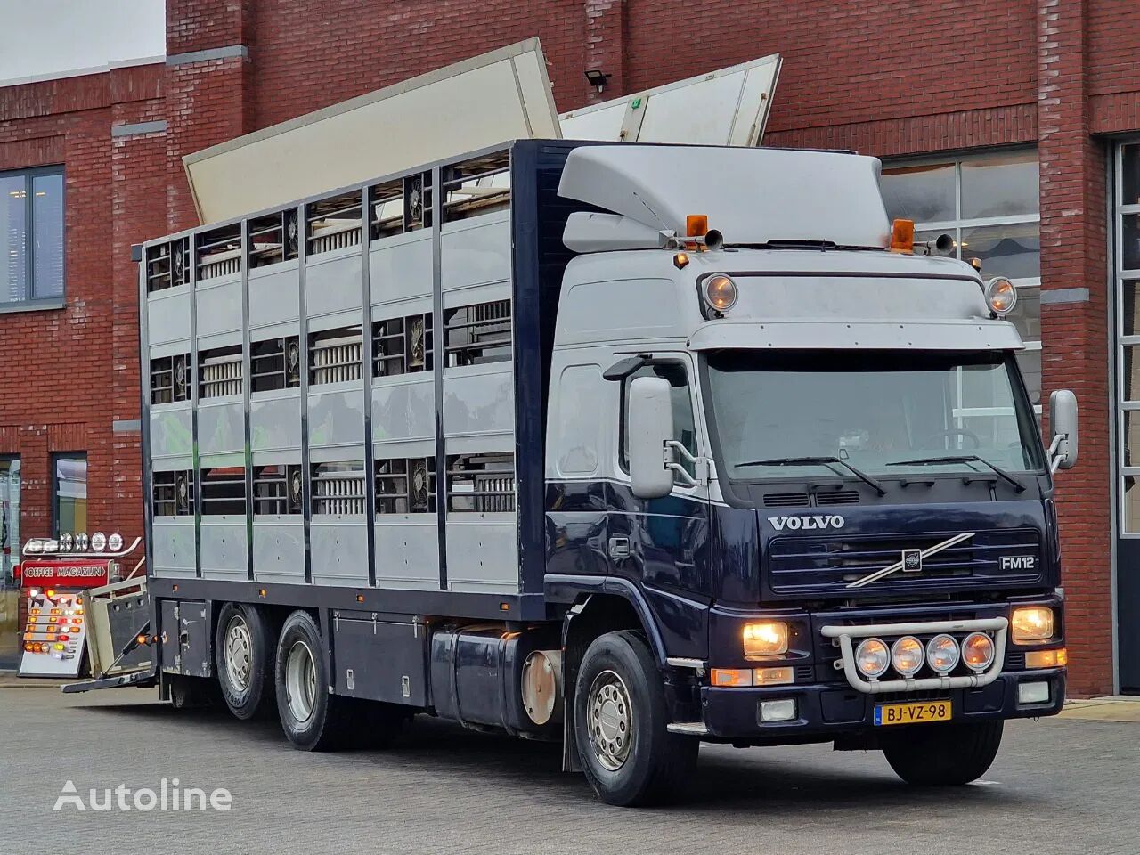 Volvo FM 12.380 6x2*4 Globetrotter - Livestock 2/3 stock - Loadlift -  livestock truck