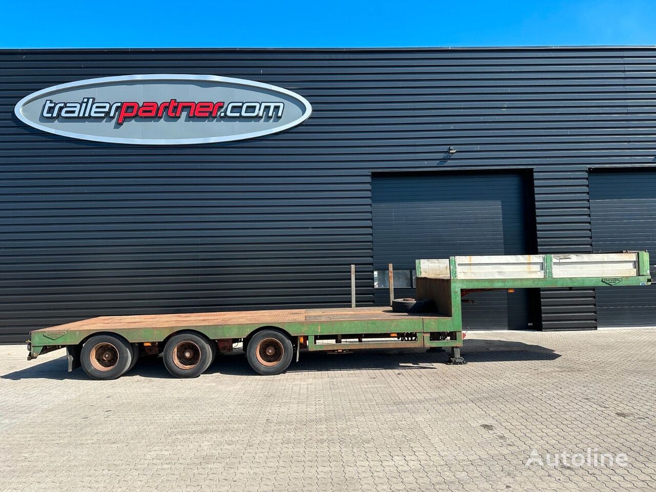 Broshuis low bed semi-trailer