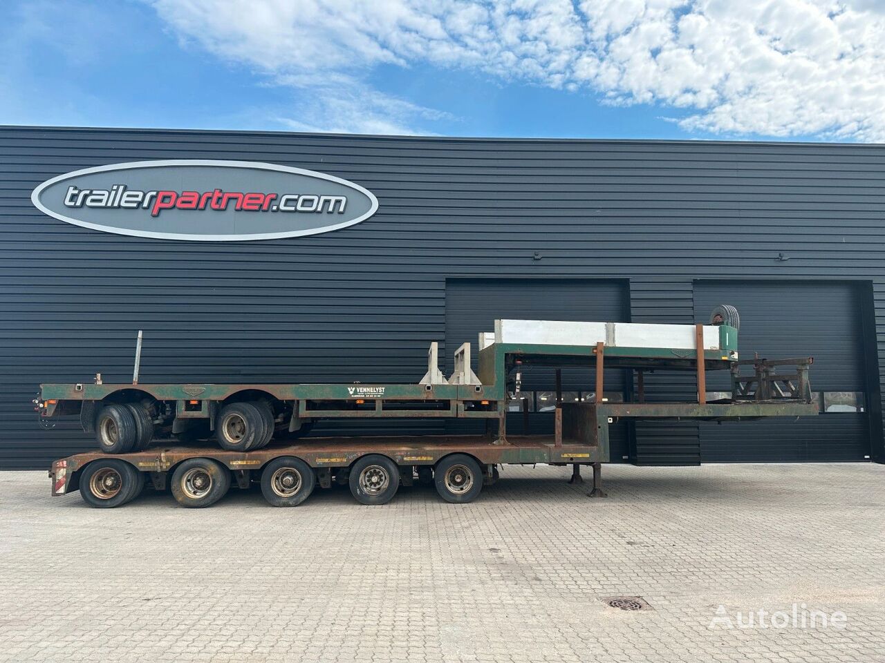 Broshuis low bed semi-trailer