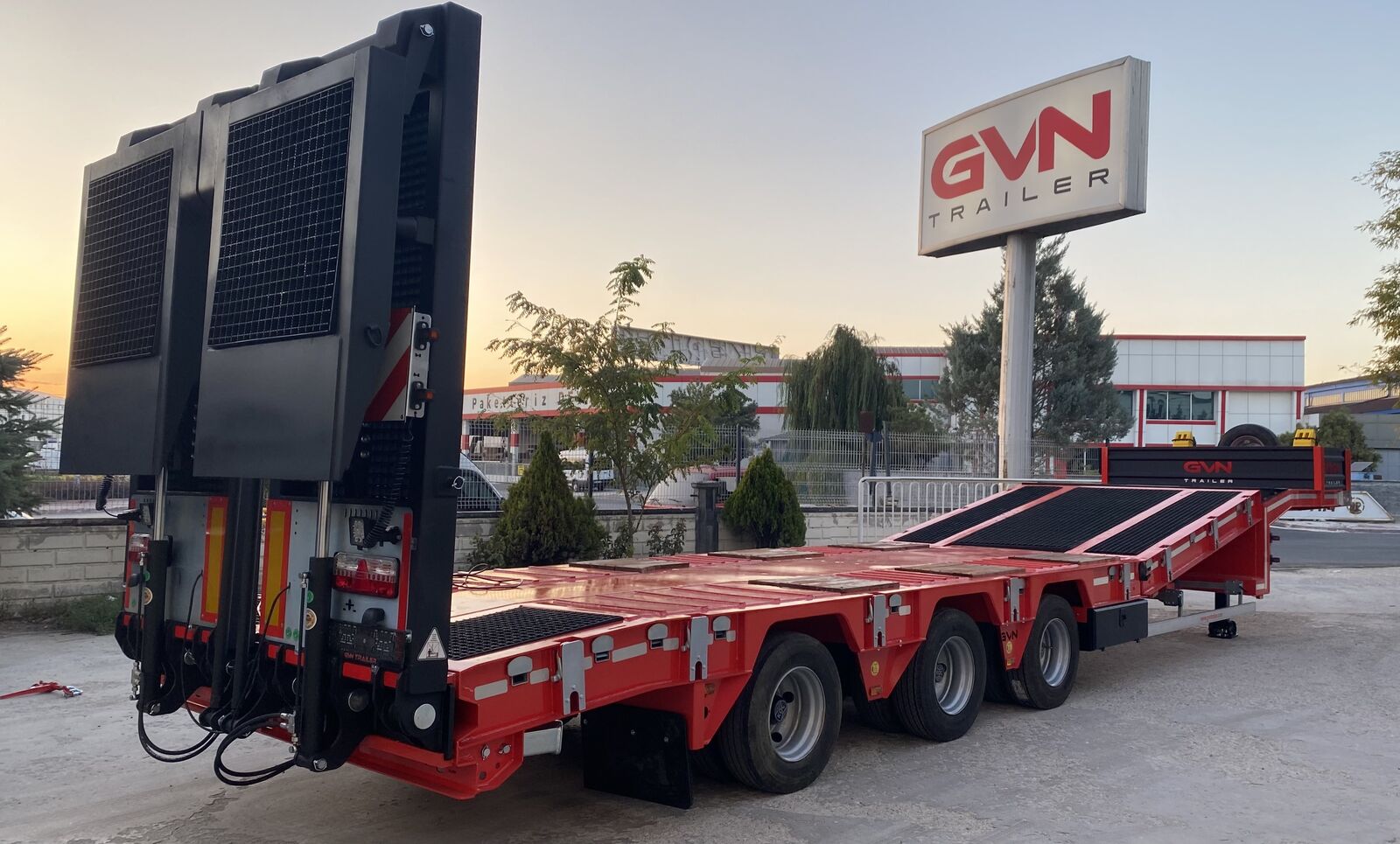 new GVN Trailer 3 AXLE HYDRAULIC PLATFORM LOWBED low bed semi-trailer