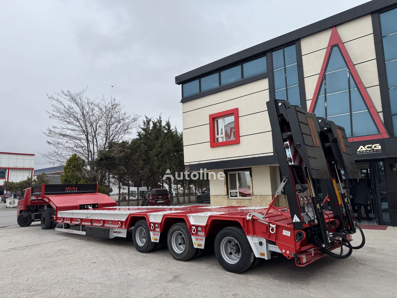 Semi-remorque porte-engins GVN Trailer Naczepa niskopodwoziowa z trzema osiami i wnękami/zagłębieniami neuf - Autoline