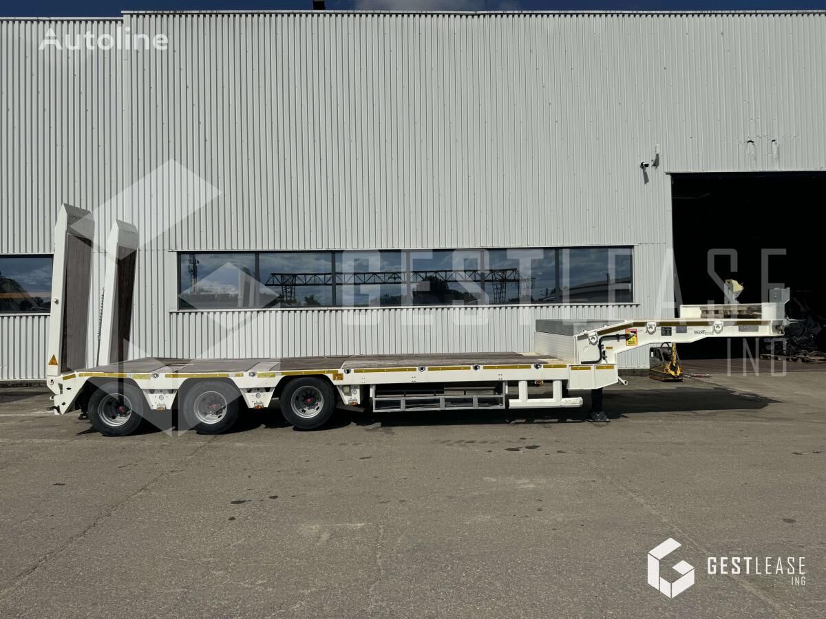 damaged Komodo KMD3L low bed semi-trailer