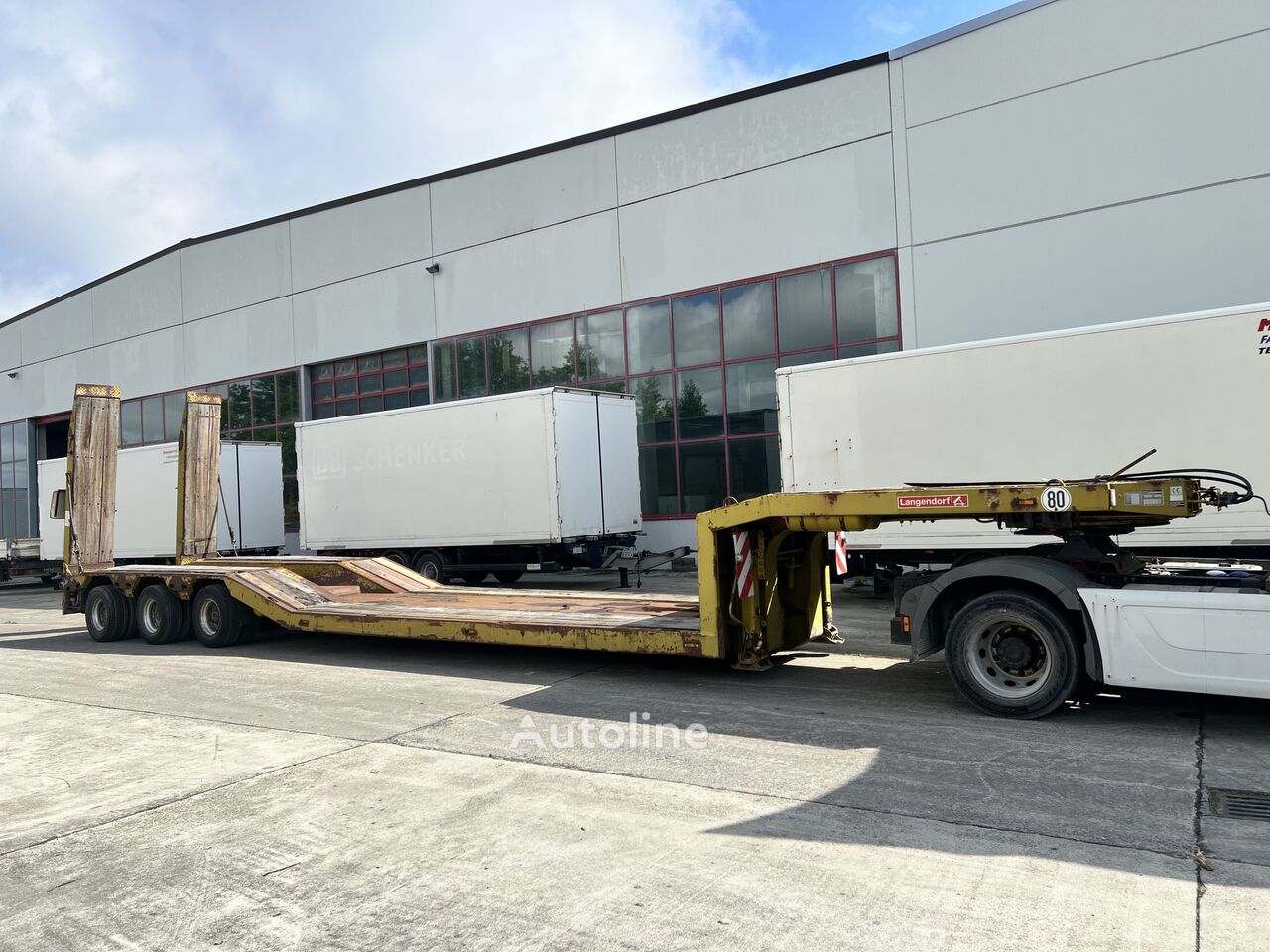 Semi-remorque porte-engins Langendorf SATBUE 30/38 3 Achs Tiefbett- Satteltieflader à vendre | Autoline CA Semi-remorque porte-engins Langendorf SATBUE 30/38 3 Achs Tiefbett- Satteltieflader - Autoline