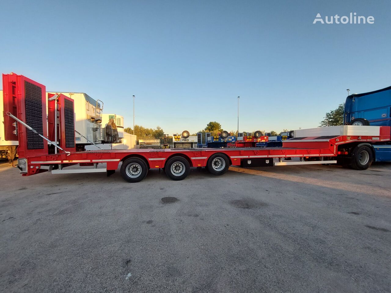 new Özgül Collo d'oca con verricello  low bed semi-trailer