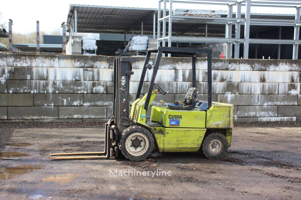 Clark DPM30N carretilla diésel - Machineryline