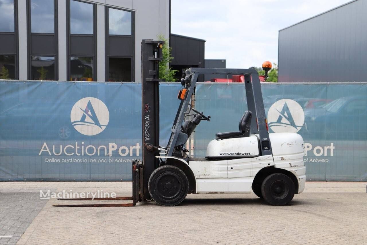 Toyota 62-6FDF30 diesel forklift - Machineryline