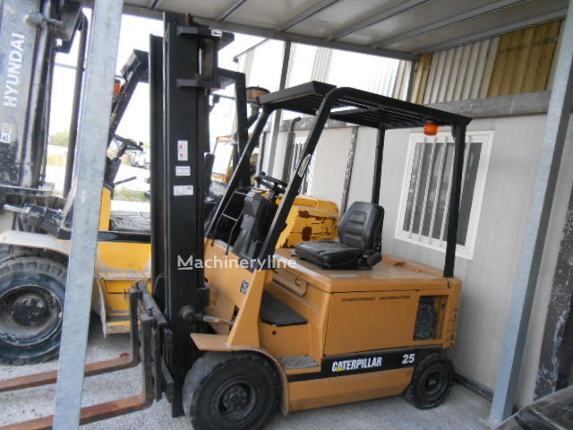 Wózek widłowy elektryczny Caterpillar EP25 na sprzedaż | Machineryline PL Wózek widłowy elektryczny Caterpillar EP25 - Machineryline