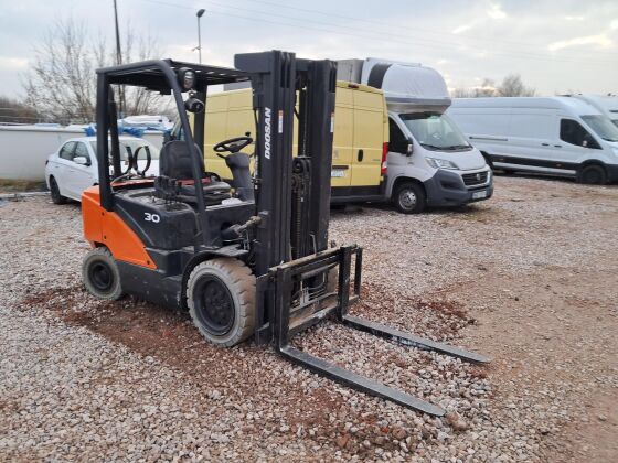 رافعة شوكية كهربائية Doosan G30P7 - Machineryline
