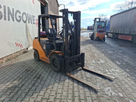 Chariot élévateur à gaz Hangcha CPYD35-XH3F - Machineryline