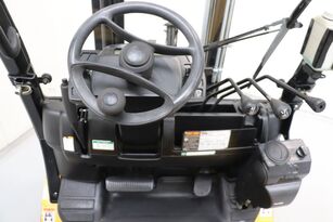 chariot &eacute;l&eacute;vateur &agrave; gaz Yale GLP25VX