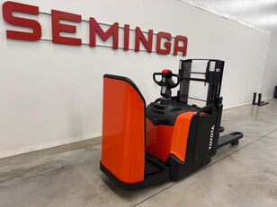 chariot pr&eacute;parateur de commandes Toyota 11092 - SPE200D