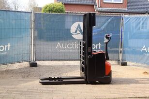 BT SWE140L pallet stacker