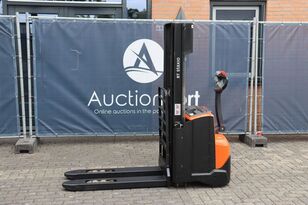 BT SWE140L pallet stacker