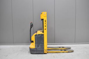Jungheinrich EJC 216 pallet stacker