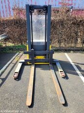 LOC 00205825 pallet stacker