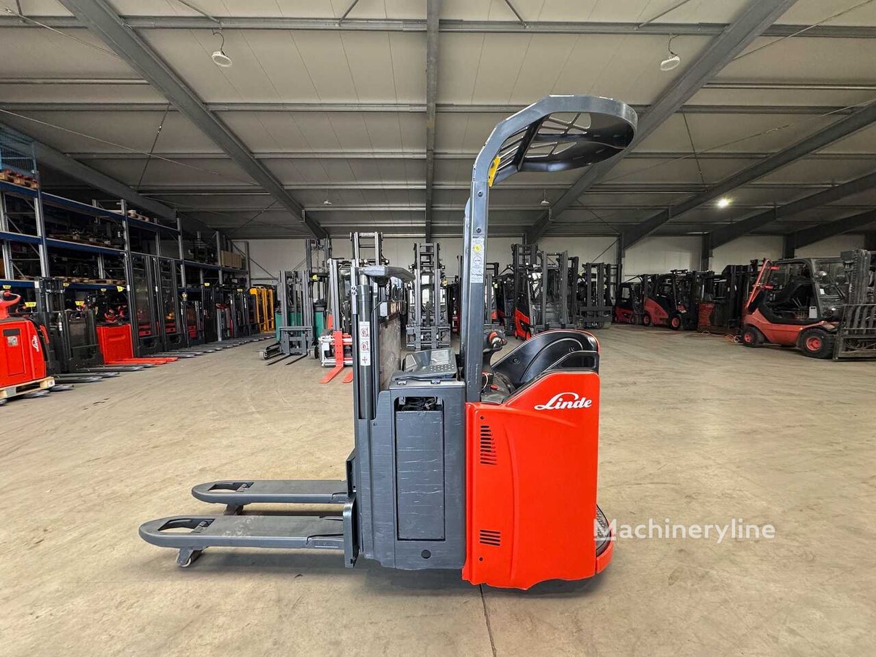 Linde D12HPSP pallet stacker - Machineryline