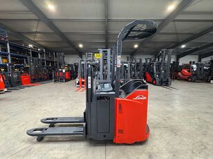 Linde D12HPSP pallet stacker