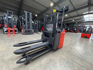 Linde D12HPSP pallet stacker