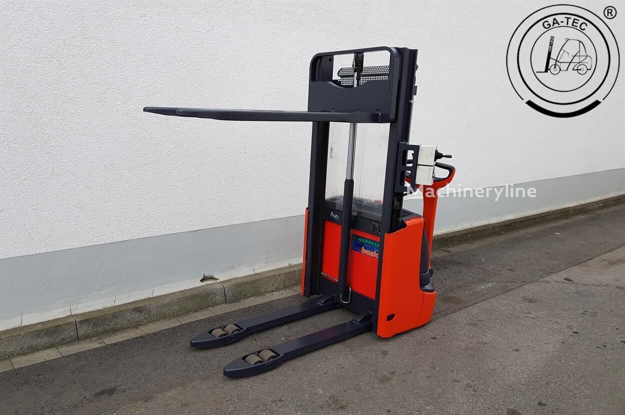 Transpaleta electrica cu catarg Linde L10 de vânzare | Machineryline RO Transpaleta electrica cu catarg Linde L10 - Machineryline