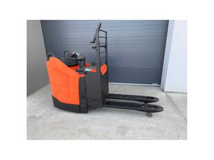 transpaleta electrica cu catarg Toyota LPE200