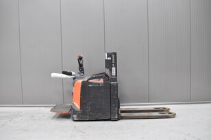 Toyota SPE 200D pallet stacker