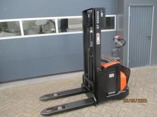 Toyota SWE120 pallet stacker