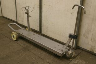 carrello a pianale Edelstahl f&uuml;r eine Pumpe