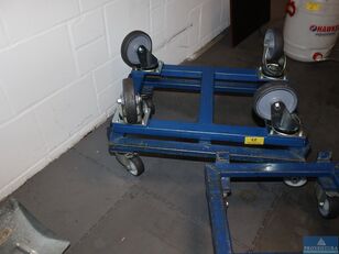 Rollbretter ca. 70x50 cm Stahl davon 2 St. Aufschrift "Tragkraft platform trolley