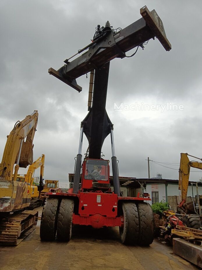 Reach stacker Kalmar DRD420 - Machineryline