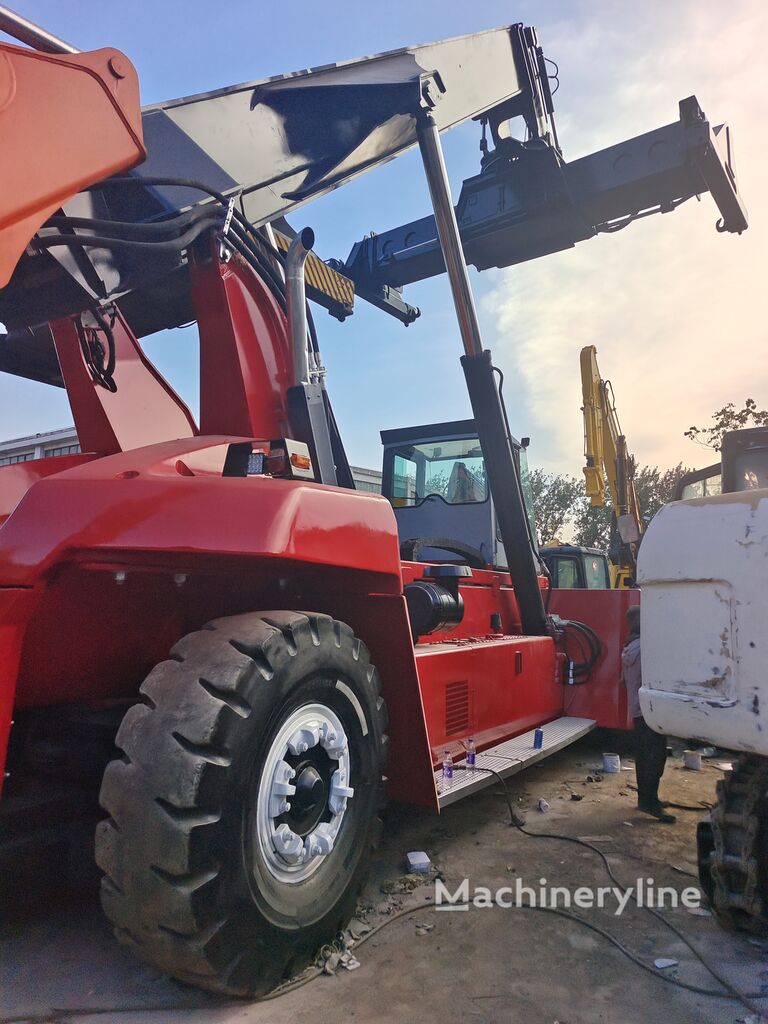 Reach stacker Kalmar DRF450 - Machineryline