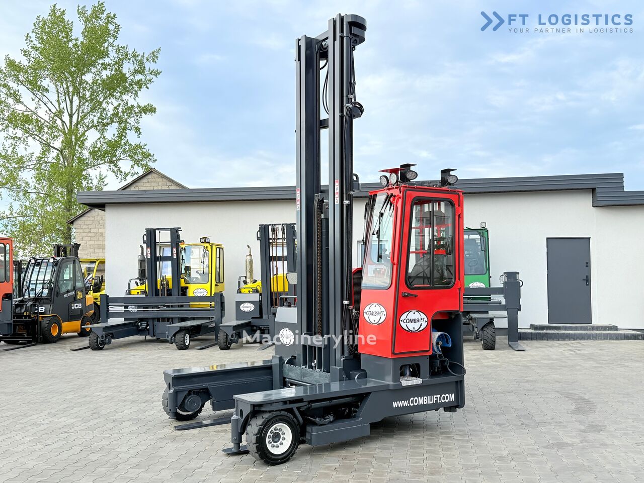 Chariot latéral Combilift COMBILIFT C4000 – TRIPLEX 9300 mm – Year 2017 – GAS – FREE LIFT - Machineryline