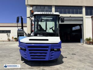 tracteur portuaire Terberg RT223