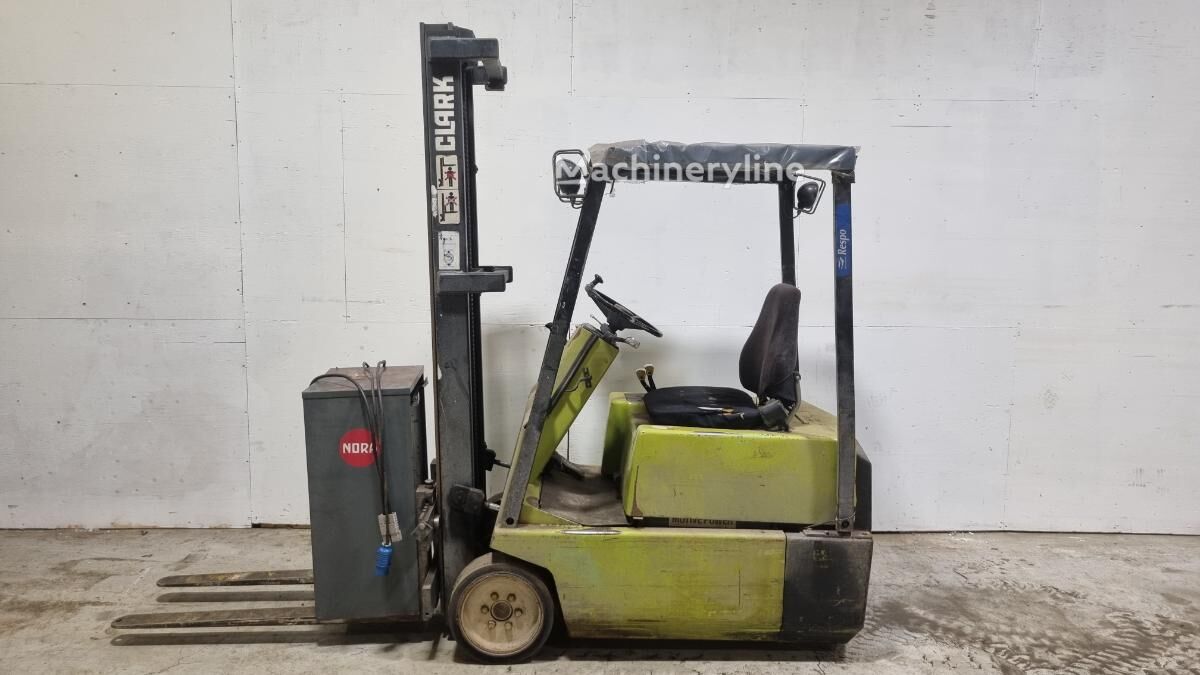 Chariot élévateur à trois roues Clark TM12L - Machineryline
