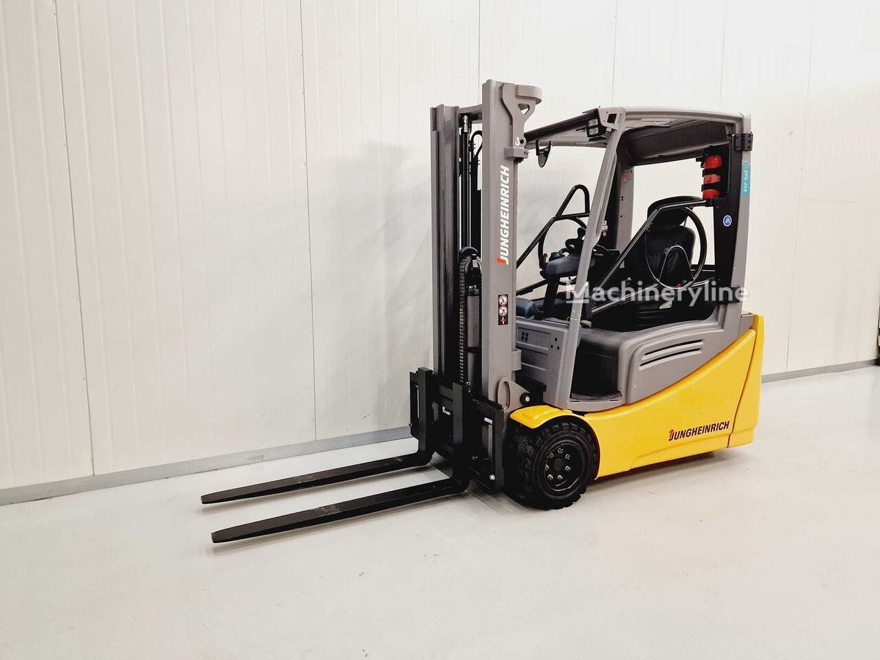 Τρίτροχο περονοφόρο ανυψωτικό Jungheinrich EFG 218 - Machineryline