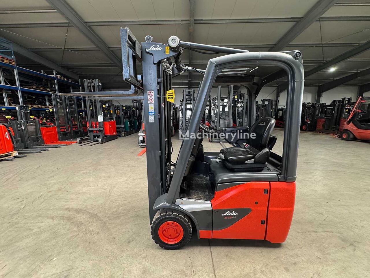 Chariot élévateur à trois roues Linde E12 - Machineryline